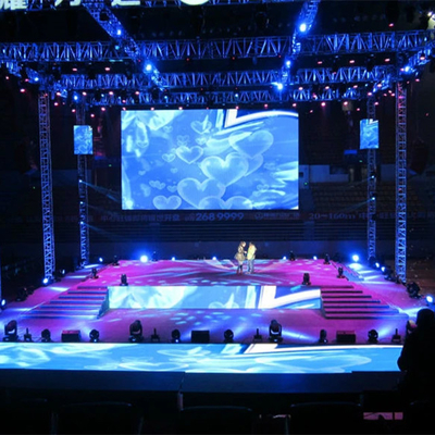 Wewnętrzny zewnętrzny ekran LED Stage Backdrop 500x500mm Bezszwowe łączenie Ekran LED do wypożyczenia