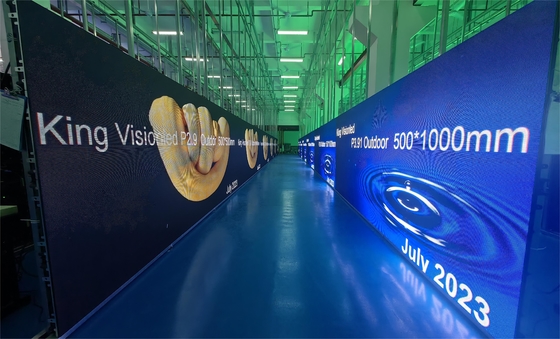 Pełnokolorowy zewnętrzny wyświetlacz LED Tablica reklamowa P3.91 500 * 1000 Mm